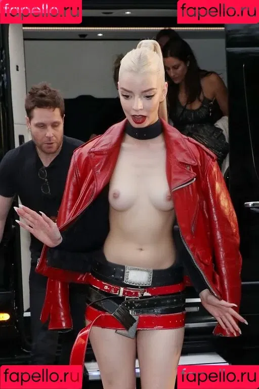 Anya Taylor-Joy / anyataylorjoy / owlicats Onlyfans Photo Gallery 