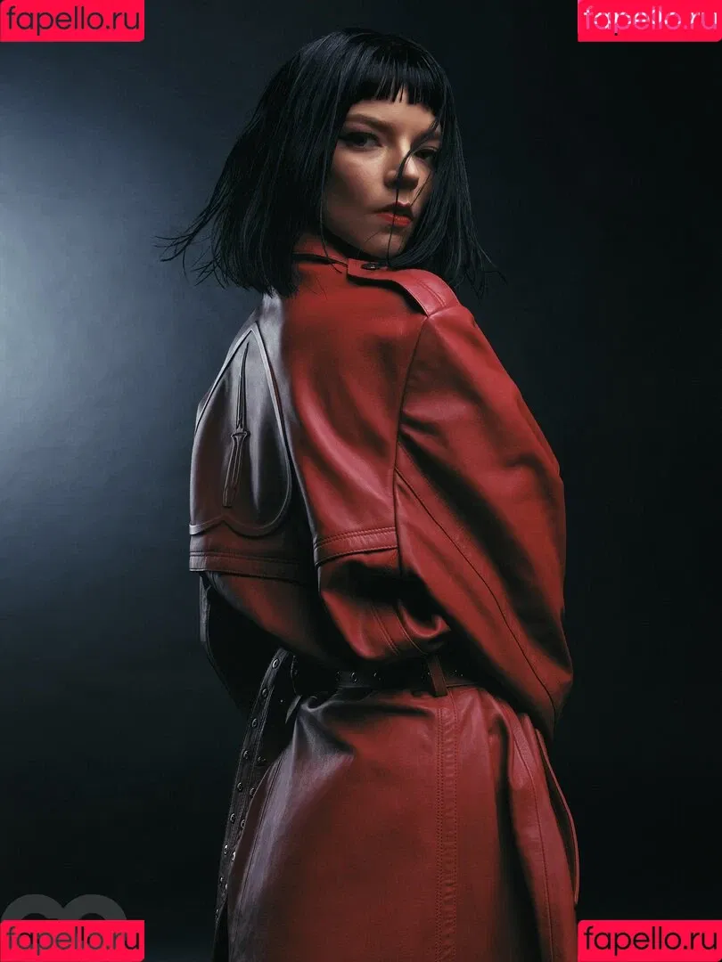 Anya Taylor-Joy / anyataylorjoy / owlicats Onlyfans Photo Gallery 