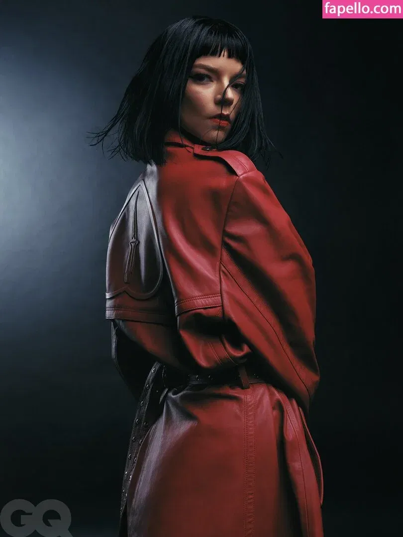 Anya Taylor-Joy / anyataylorjoy / owlicats Onlyfans Photo Gallery 