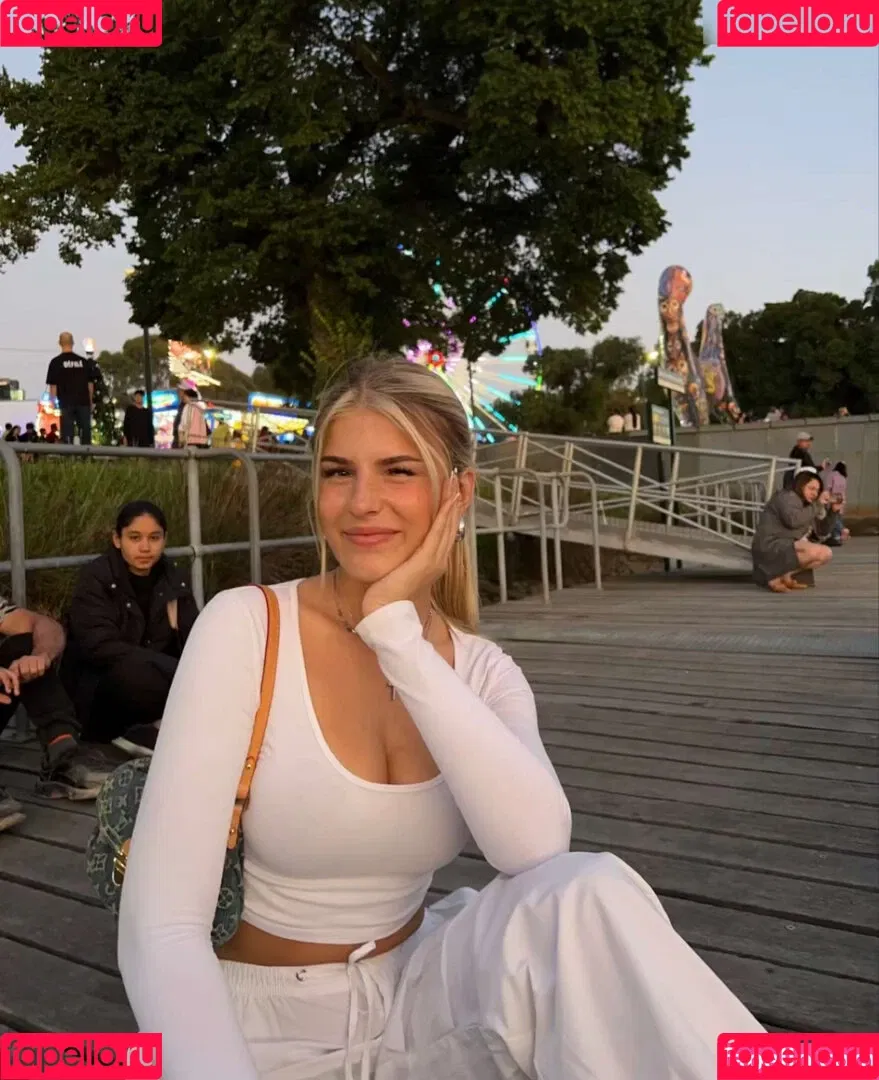 Sophie Schnur / sophie.schnr Onlyfans Photo Gallery 