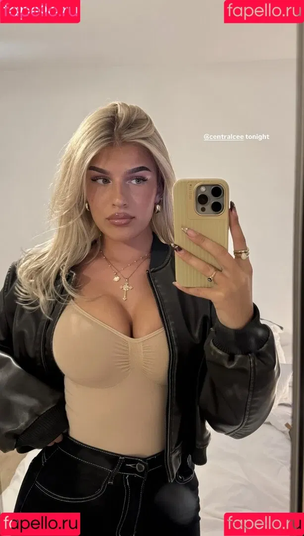 Sophie Schnur / sophie.schnr Onlyfans Photo Gallery 