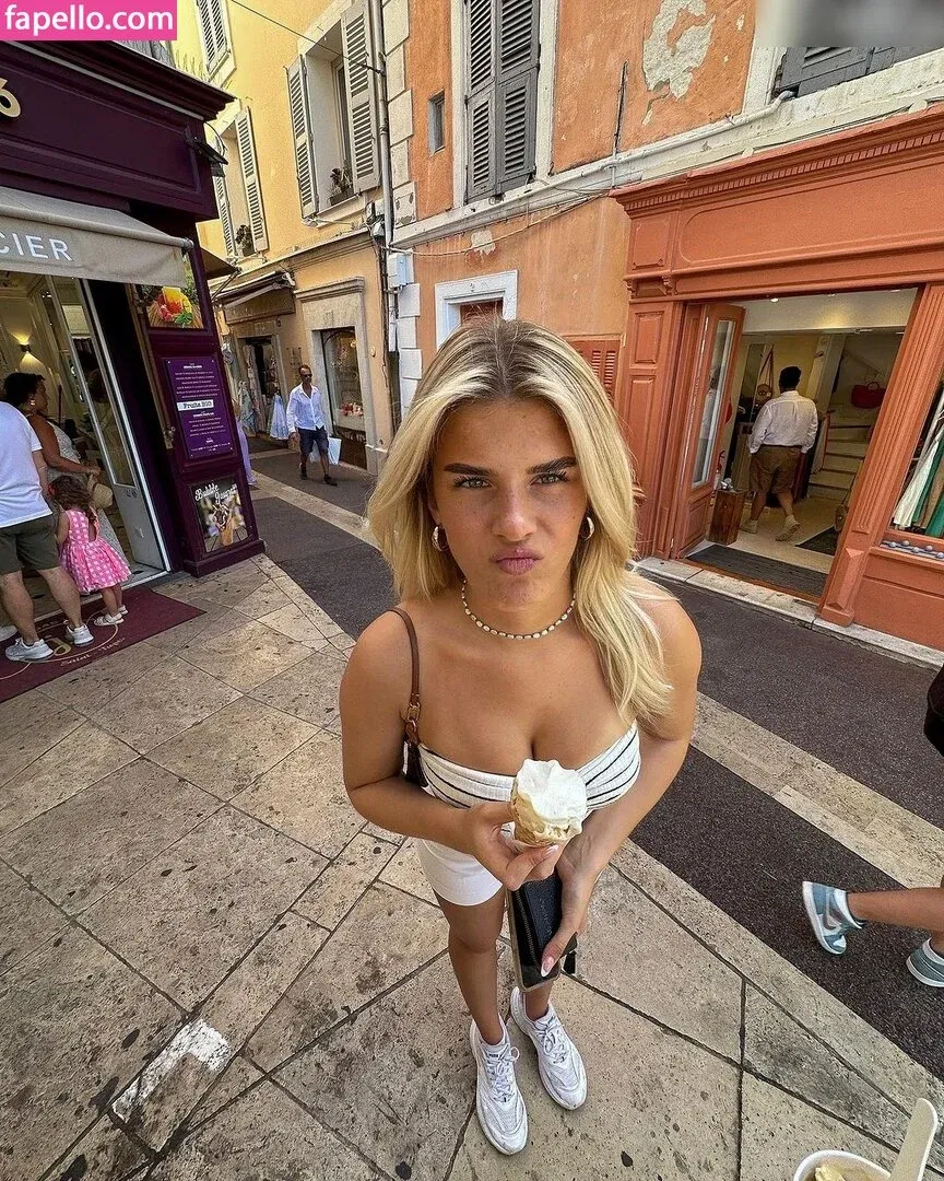 Sophie Schnur / sophie.schnr Onlyfans Photo Gallery 