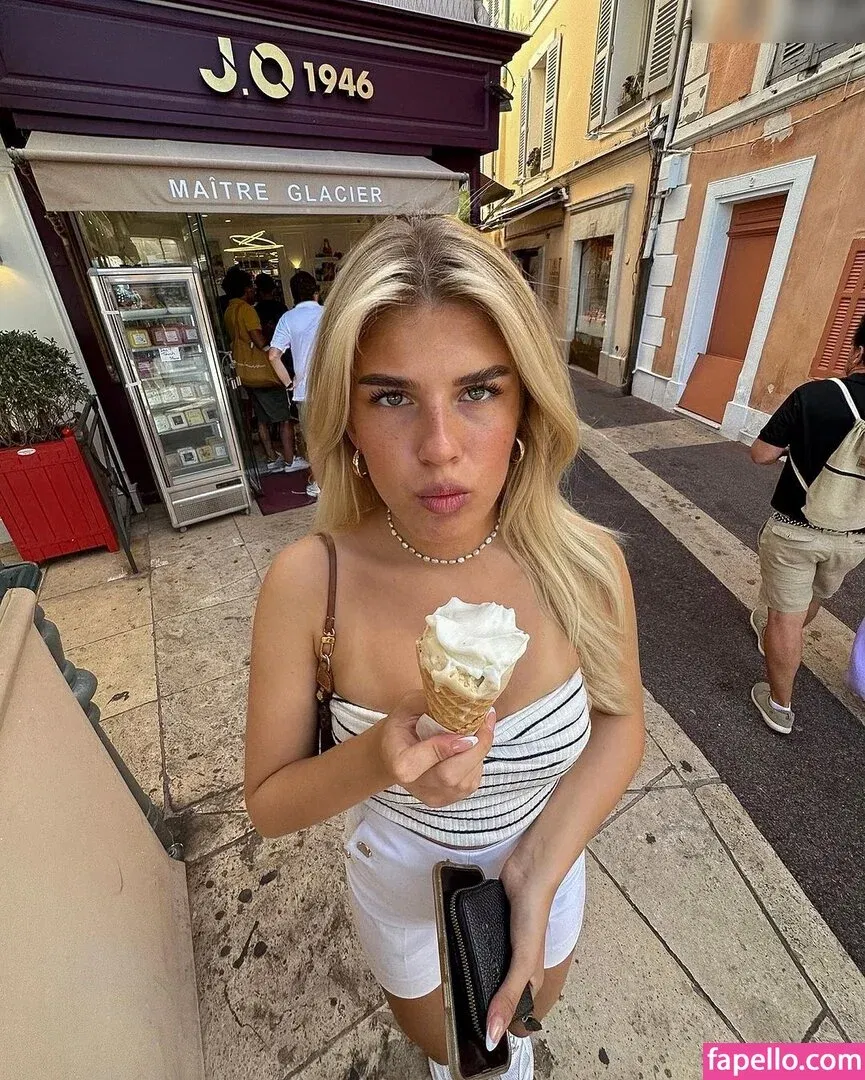 Sophie Schnur / sophie.schnr Onlyfans Photo Gallery 