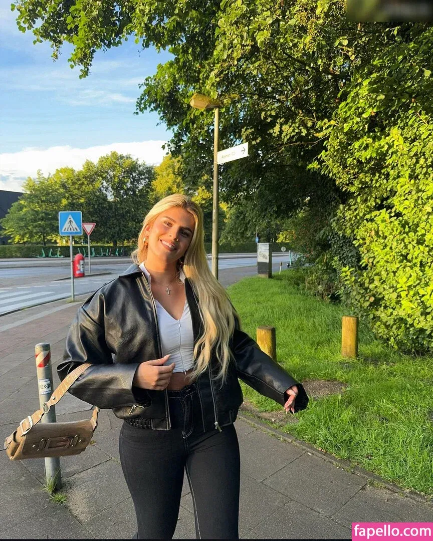 Sophie Schnur / sophie.schnr Onlyfans Photo Gallery 