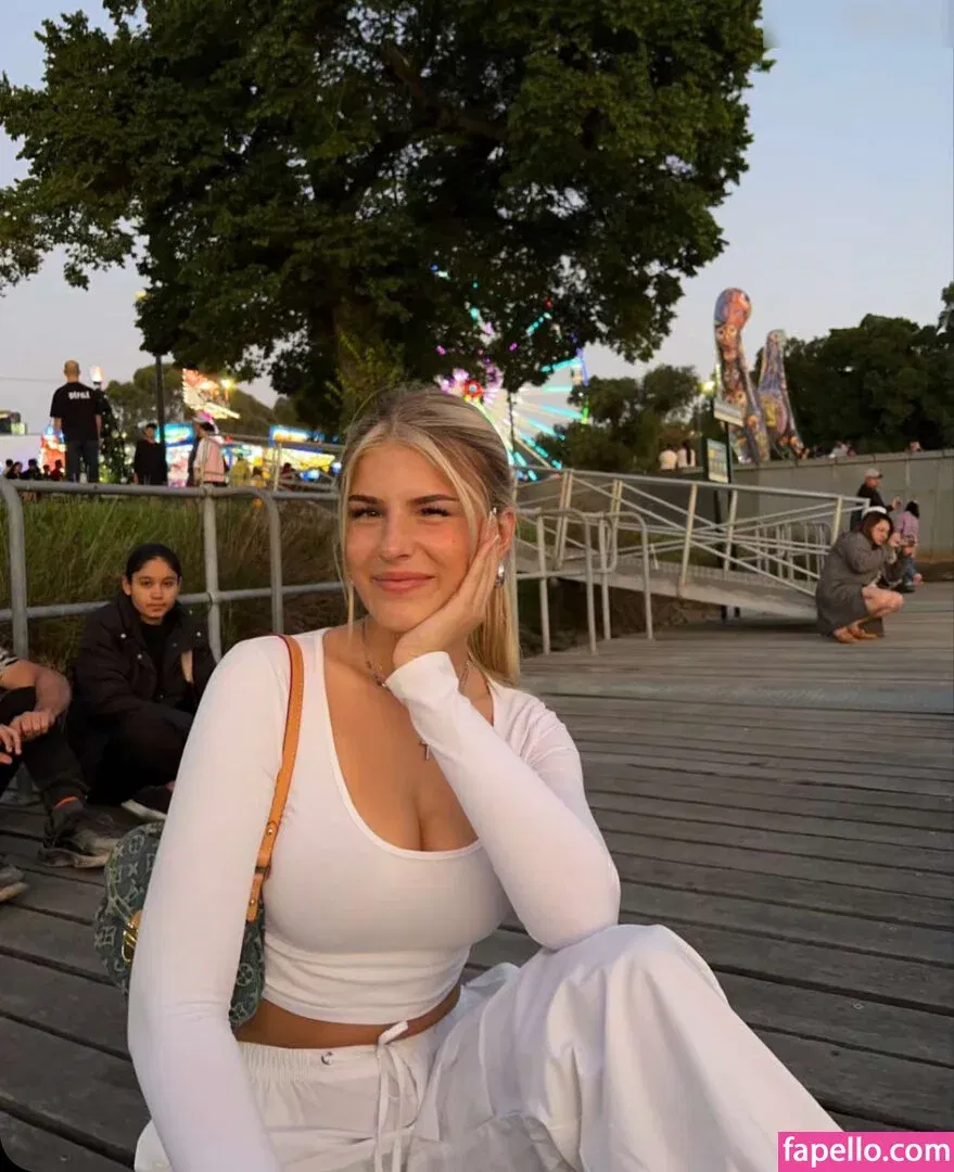 Sophie Schnur / sophie.schnr Onlyfans Photo Gallery 