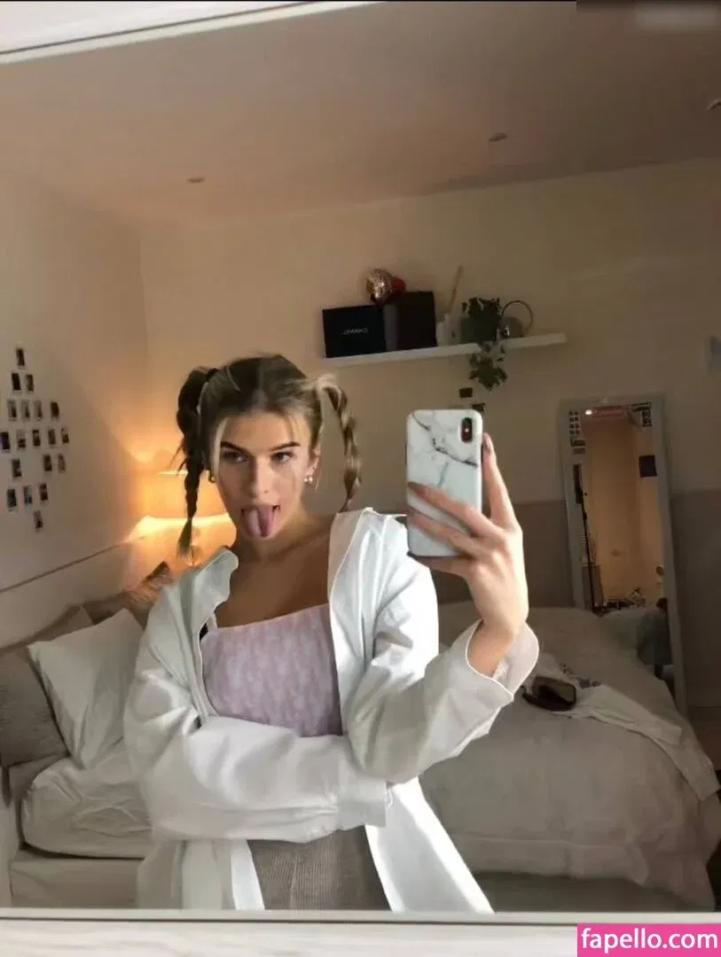 Sophie Schnur / sophie.schnr Onlyfans Photo Gallery 