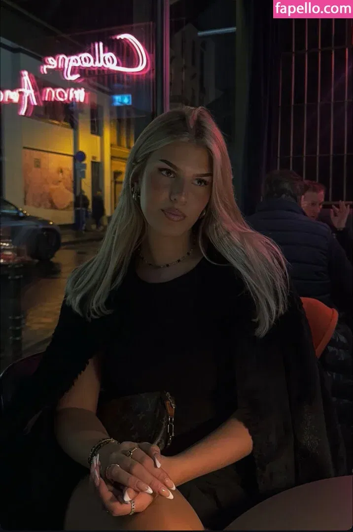 Sophie Schnur / sophie.schnr Onlyfans Photo Gallery 