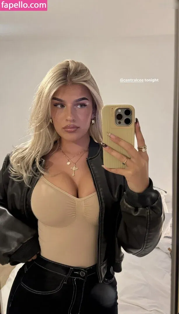 Sophie Schnur / sophie.schnr Onlyfans Photo Gallery 