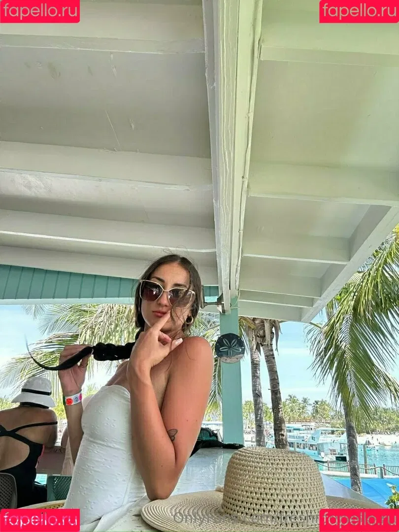 freshmenashley / heyitsmenashly Onlyfans Photo Gallery 