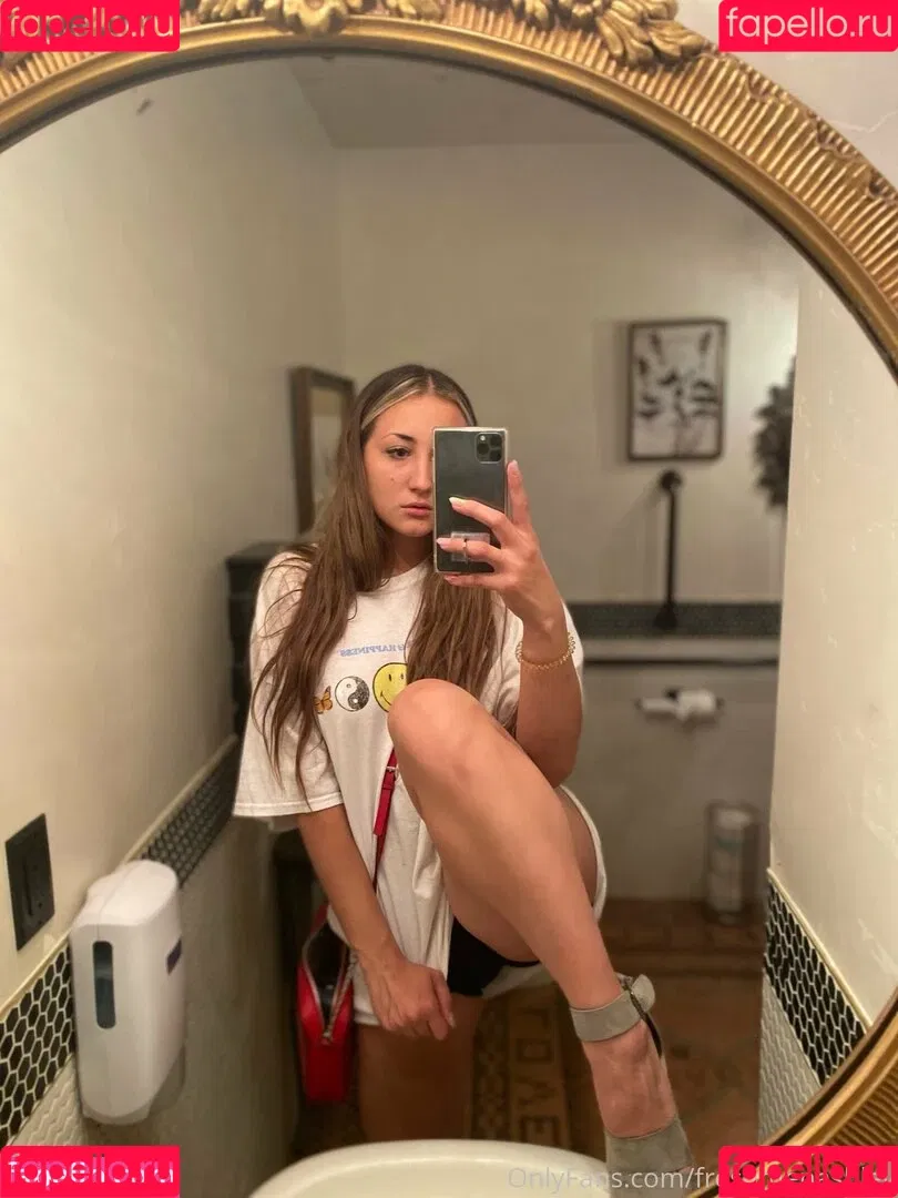 freshmenashley / heyitsmenashly Onlyfans Photo Gallery 