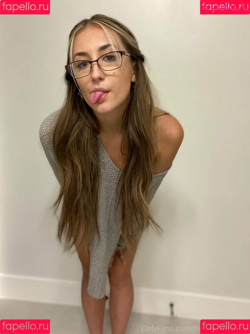 freshmenashley / heyitsmenashly Onlyfans Photo Gallery 