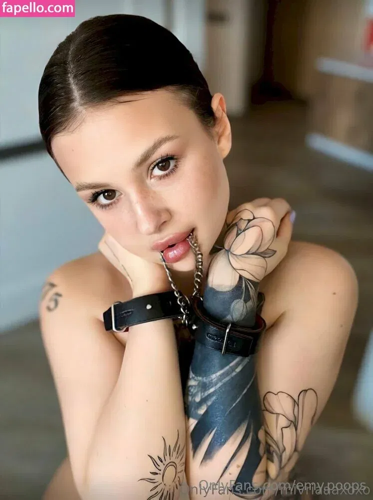 emy.poops Onlyfans Photo Gallery 