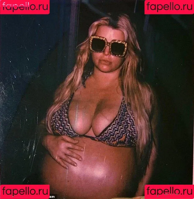 52529184 / Jessica Simpson / JessicaSimpson Onlyfans Photo Gallery 