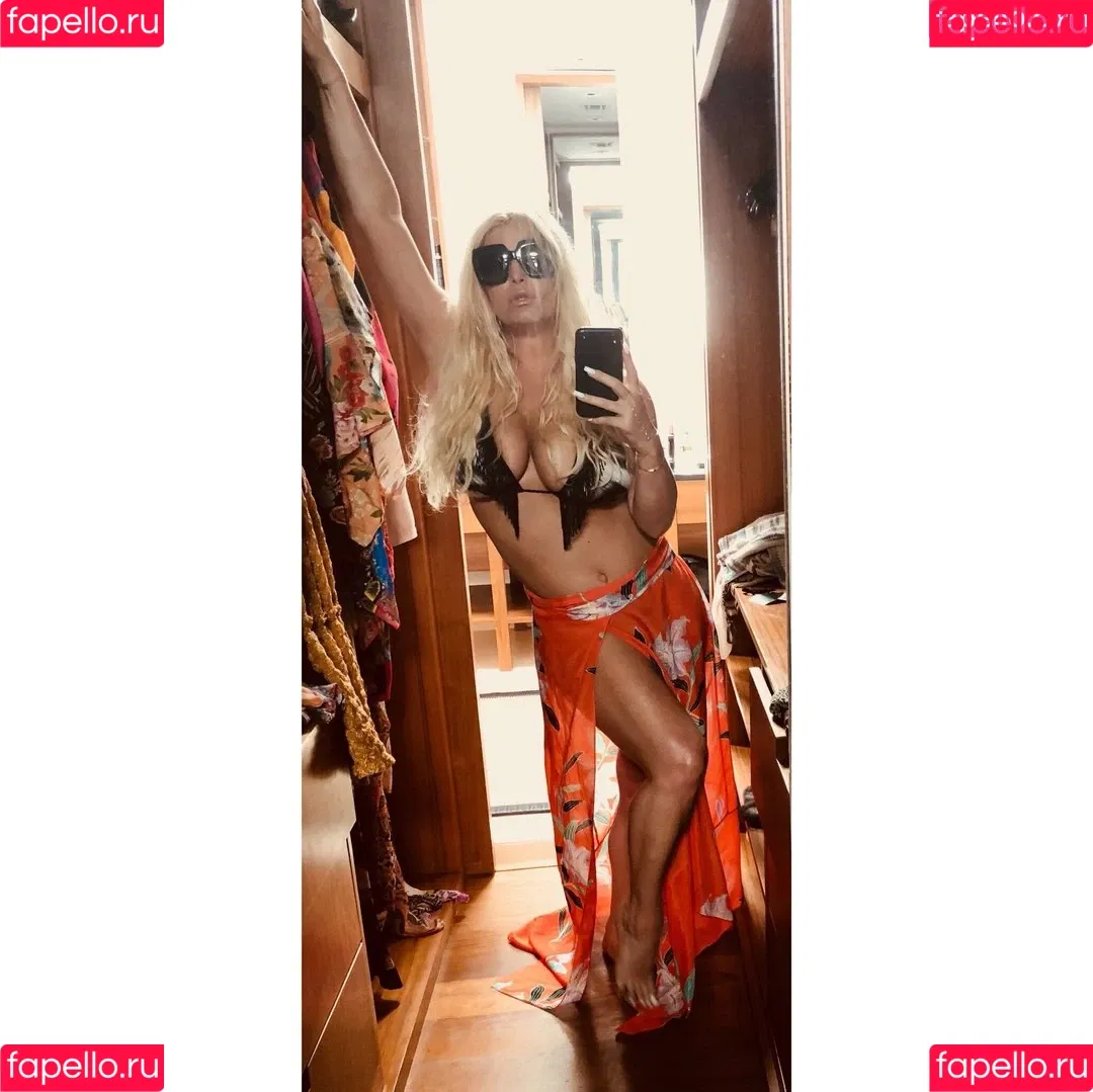 52529184 / Jessica Simpson / JessicaSimpson Onlyfans Photo Gallery 