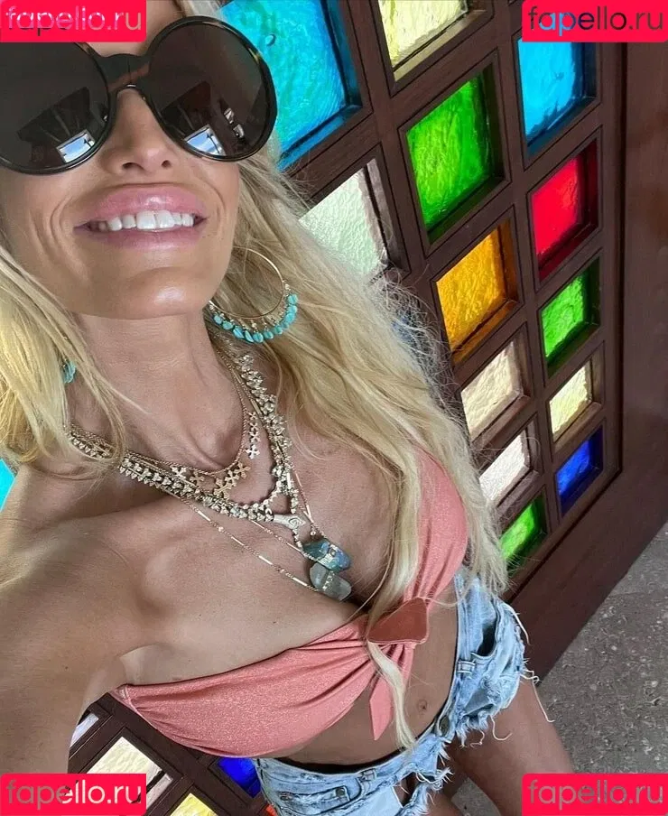 52529184 / Jessica Simpson / JessicaSimpson Onlyfans Photo Gallery 