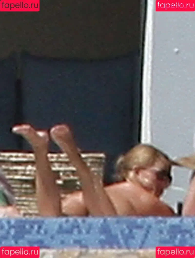 52529184 / Jessica Simpson / JessicaSimpson Onlyfans Photo Gallery 