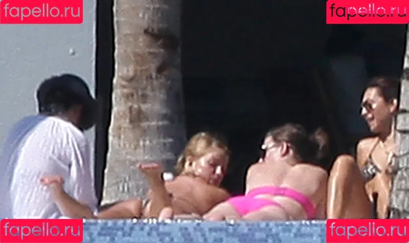 52529184 / Jessica Simpson / JessicaSimpson Onlyfans Photo Gallery 