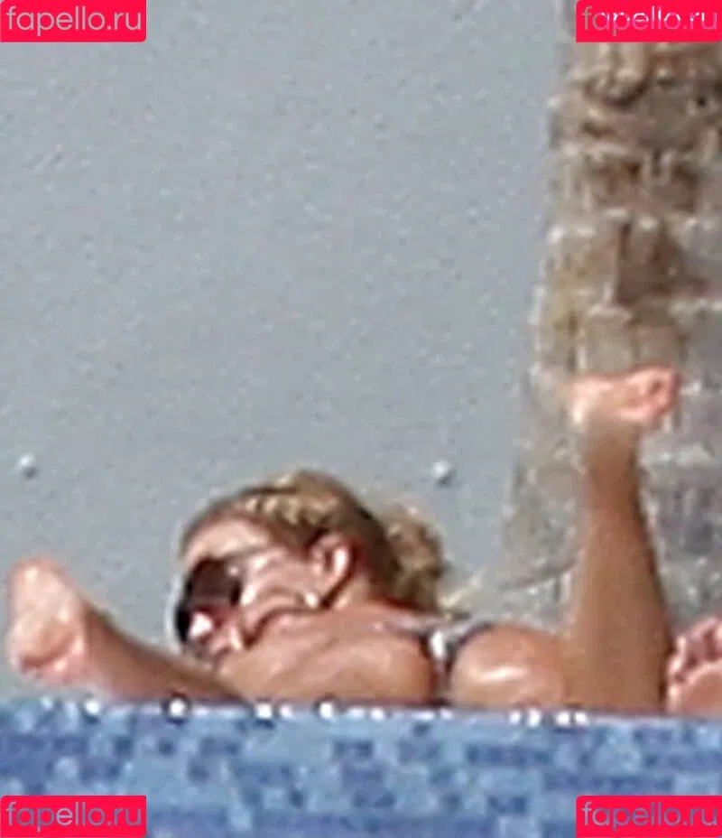 52529184 / Jessica Simpson / JessicaSimpson Onlyfans Photo Gallery 