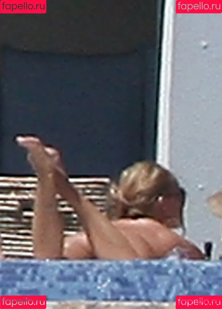 52529184 / Jessica Simpson / JessicaSimpson Onlyfans Photo Gallery 