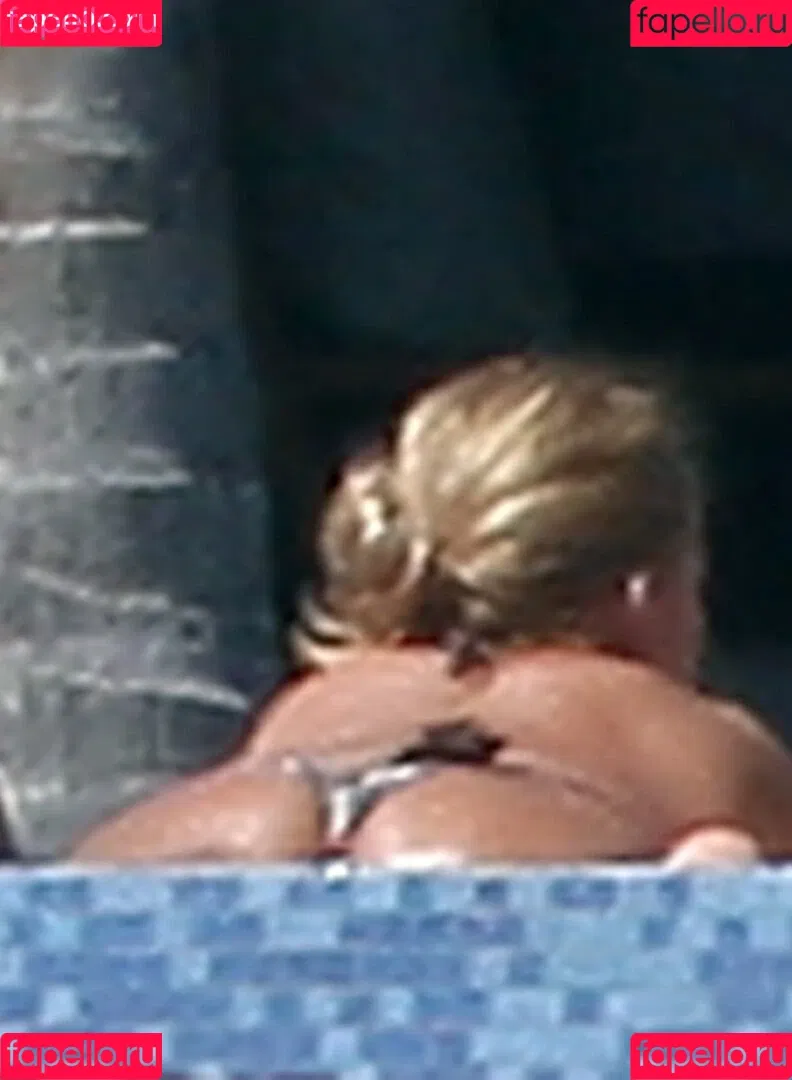 52529184 / Jessica Simpson / JessicaSimpson Onlyfans Photo Gallery 