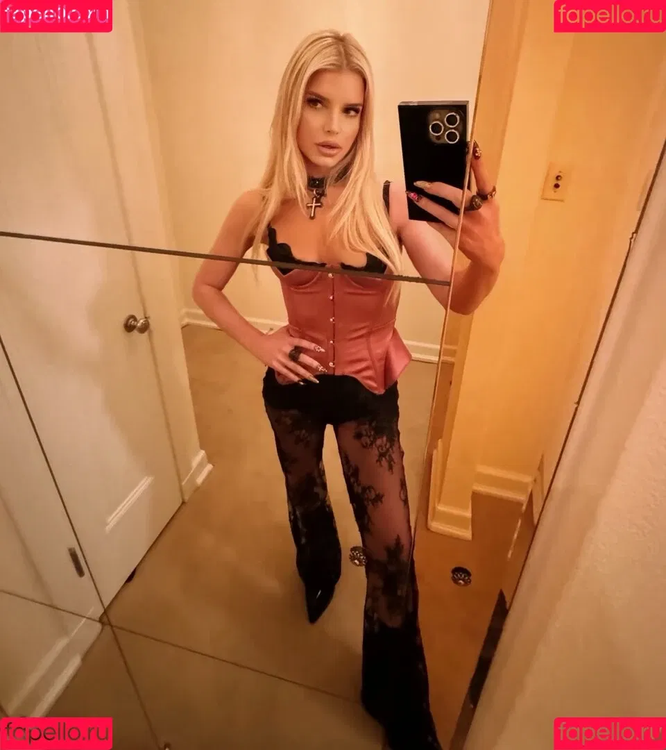 52529184 / Jessica Simpson / JessicaSimpson Onlyfans Photo Gallery 