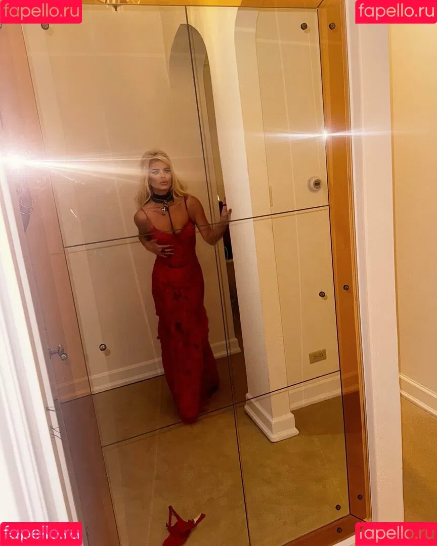 52529184 / Jessica Simpson / JessicaSimpson Onlyfans Photo Gallery 