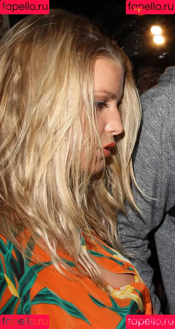 52529184 / Jessica Simpson / JessicaSimpson Onlyfans Photo Gallery 