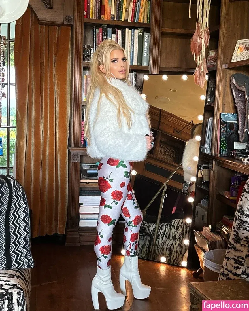 52529184 / Jessica Simpson / JessicaSimpson Onlyfans Photo Gallery 