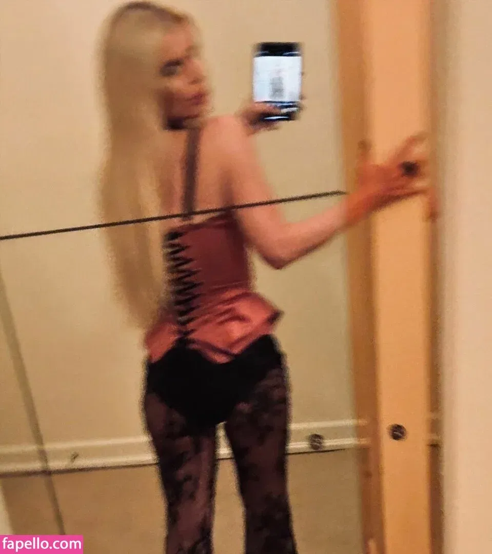 52529184 / Jessica Simpson / JessicaSimpson Onlyfans Photo Gallery 