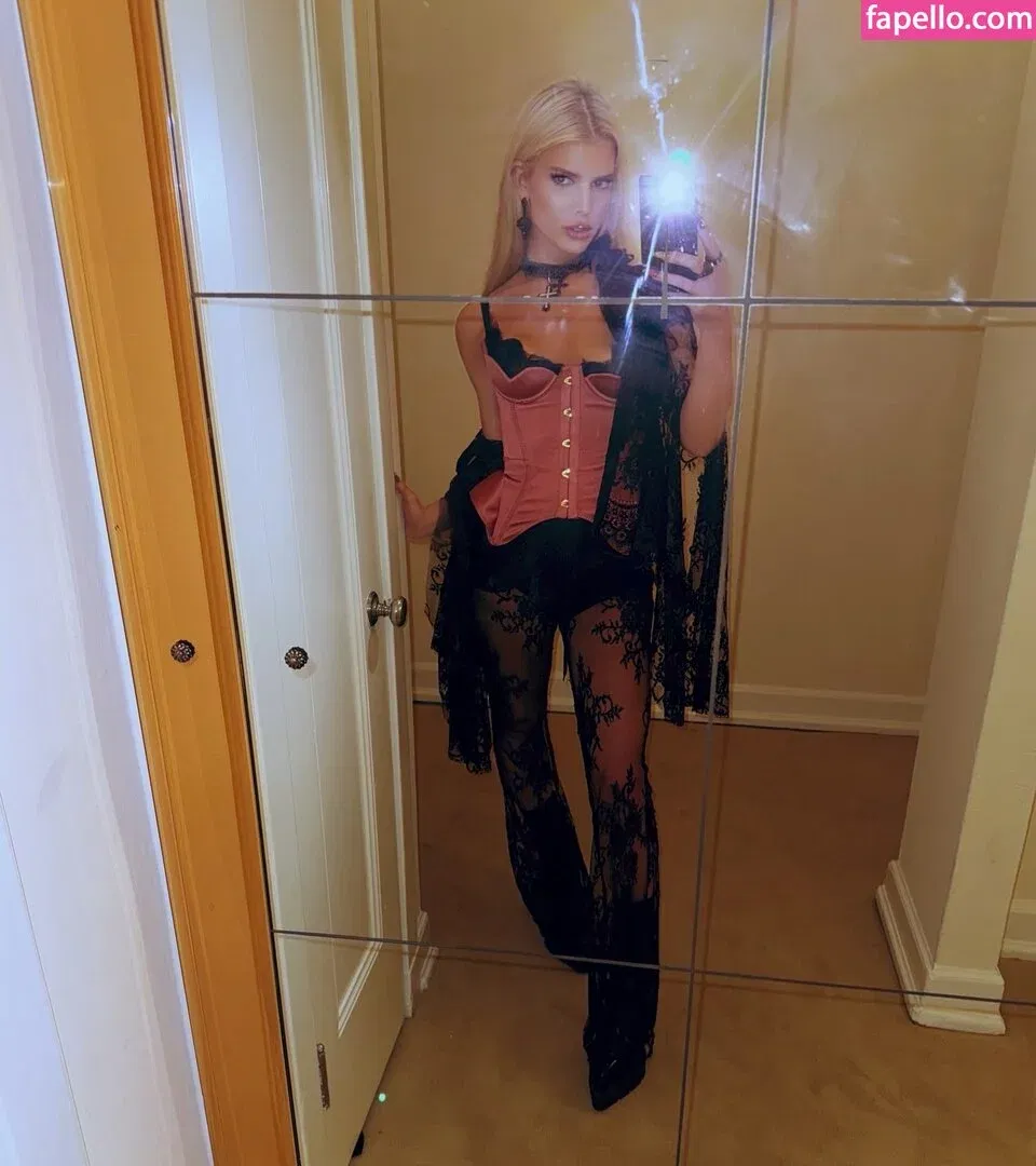 52529184 / Jessica Simpson / JessicaSimpson Onlyfans Photo Gallery 