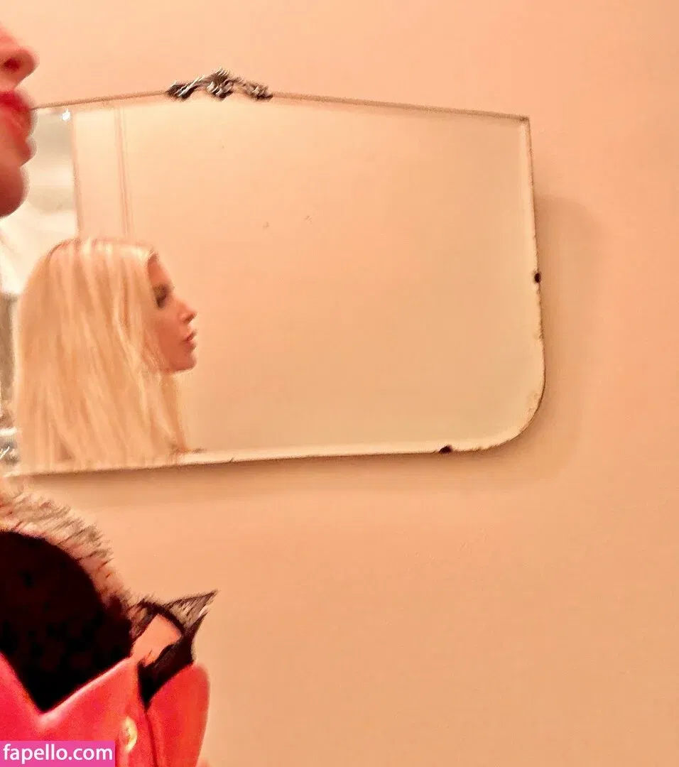 52529184 / Jessica Simpson / JessicaSimpson Onlyfans Photo Gallery 