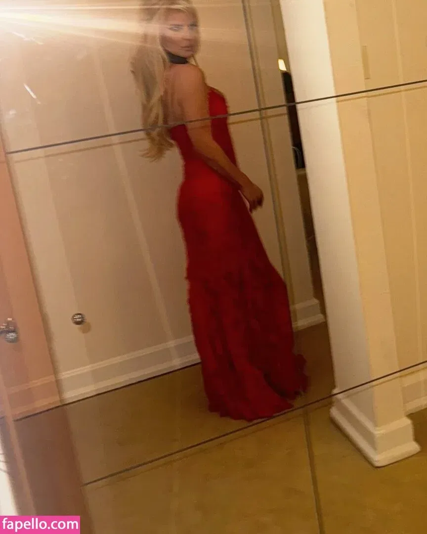 52529184 / Jessica Simpson / JessicaSimpson Onlyfans Photo Gallery 