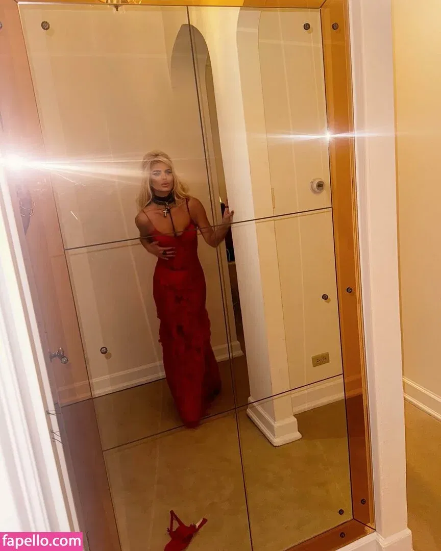 52529184 / Jessica Simpson / JessicaSimpson Onlyfans Photo Gallery 