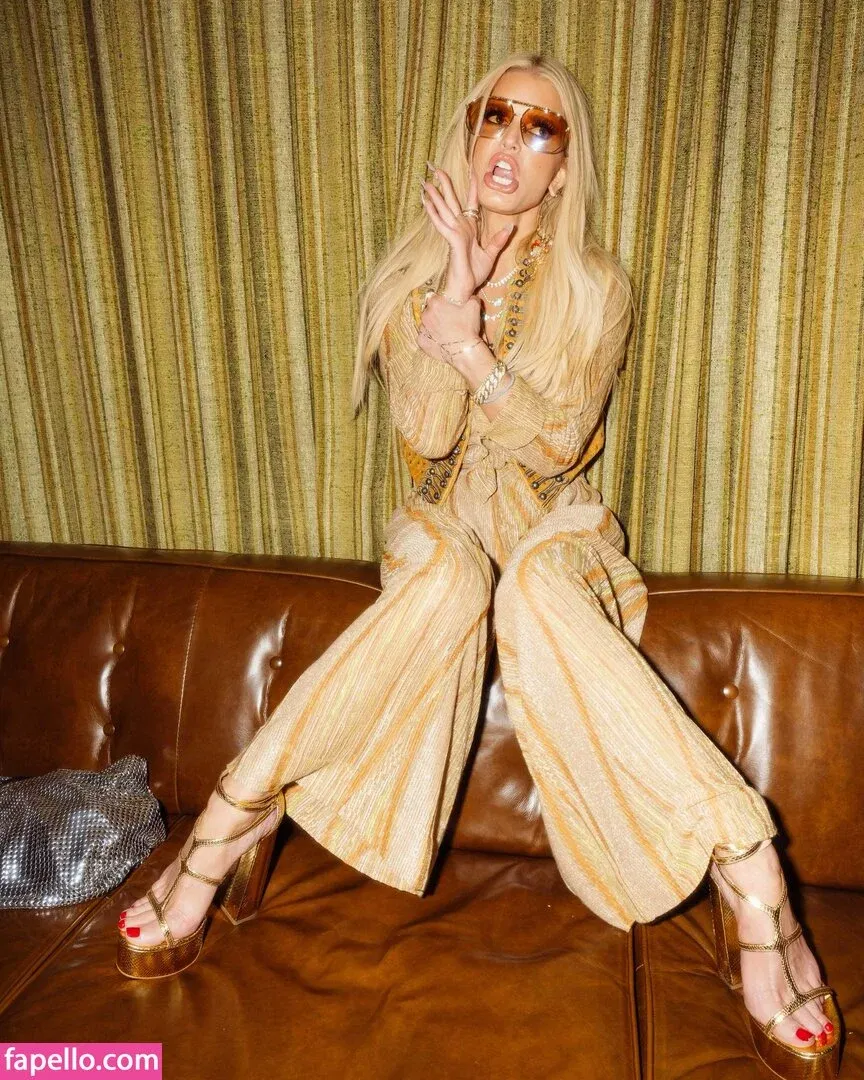 52529184 / Jessica Simpson / JessicaSimpson Onlyfans Photo Gallery 
