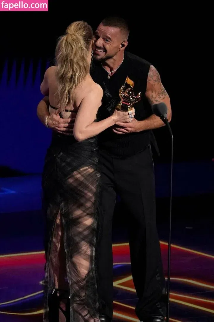 52529184 / Jessica Simpson / JessicaSimpson Onlyfans Photo Gallery 