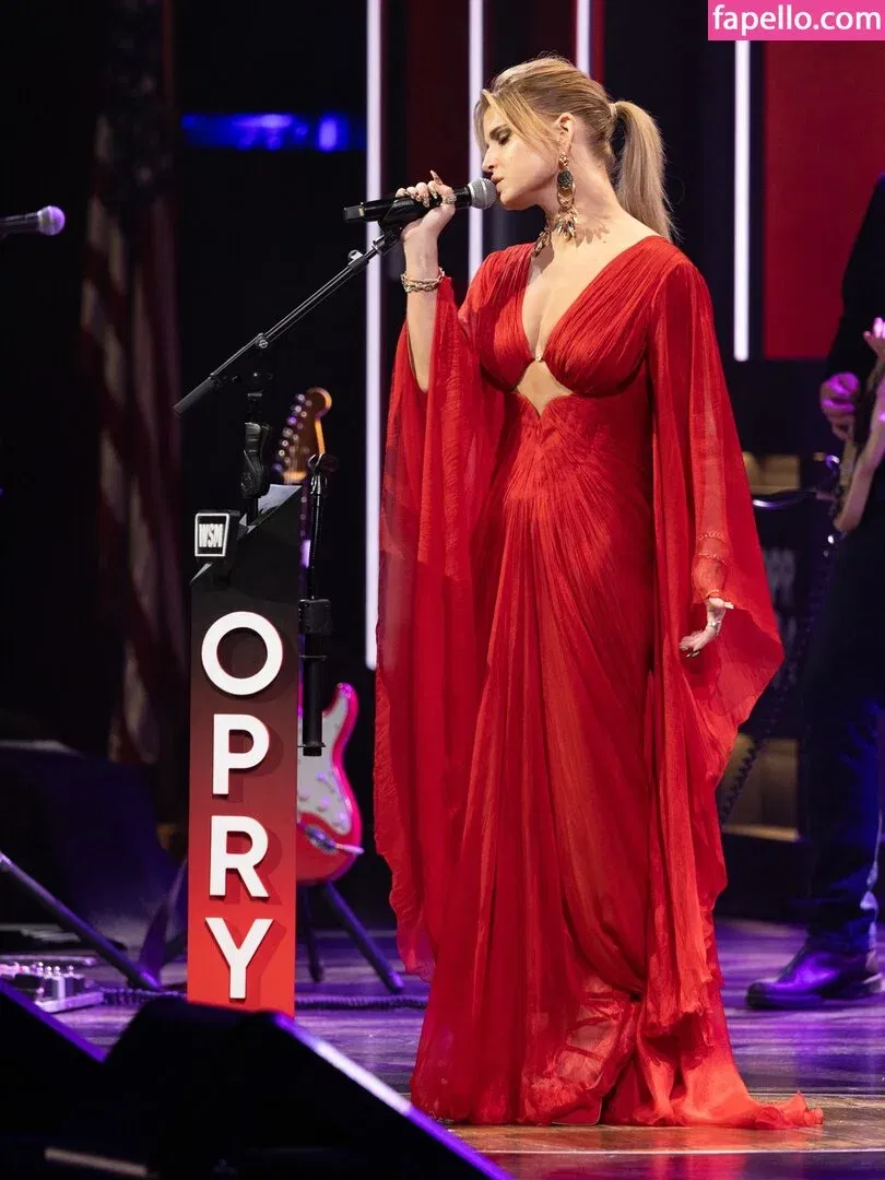 52529184 / Jessica Simpson / JessicaSimpson Onlyfans Photo Gallery 