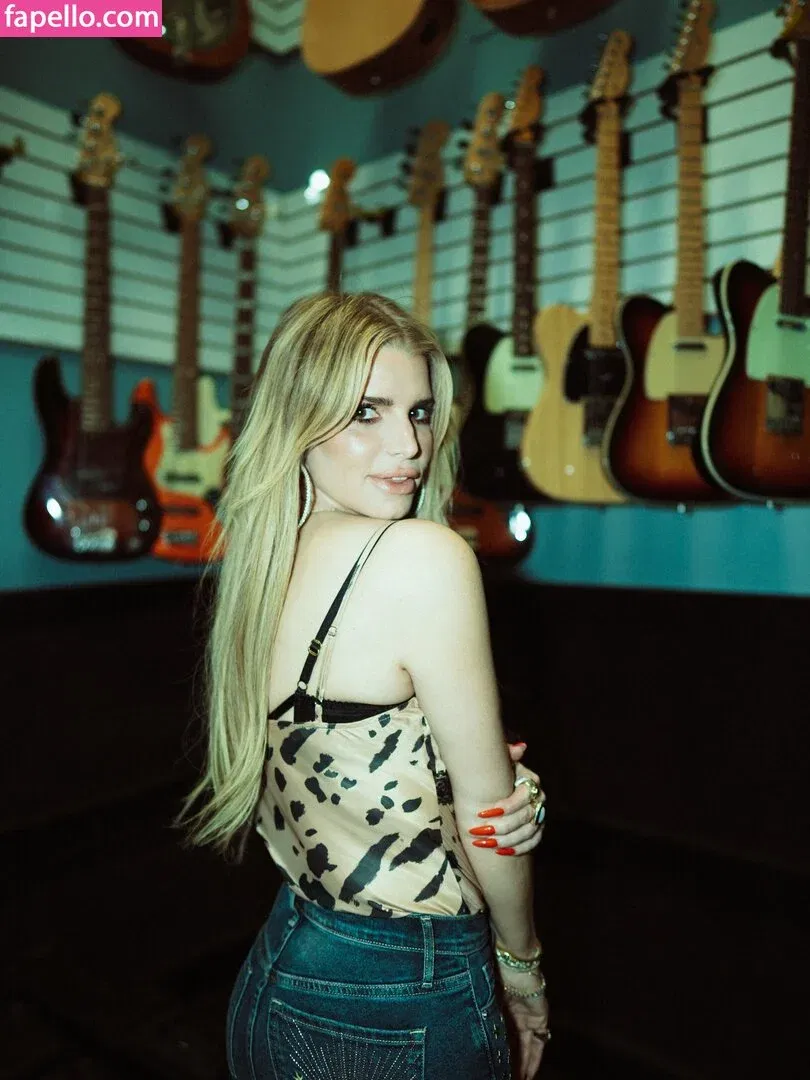 52529184 / Jessica Simpson / JessicaSimpson Onlyfans Photo Gallery 