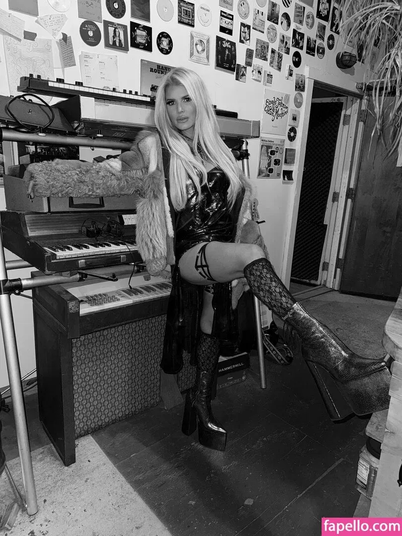 52529184 / Jessica Simpson / JessicaSimpson Onlyfans Photo Gallery 