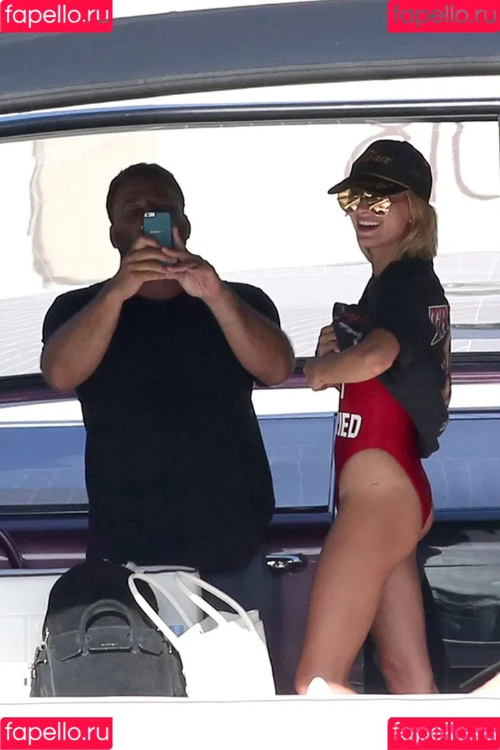 Hailey Bieber / baldwin / haileybieber Onlyfans Photo Gallery 