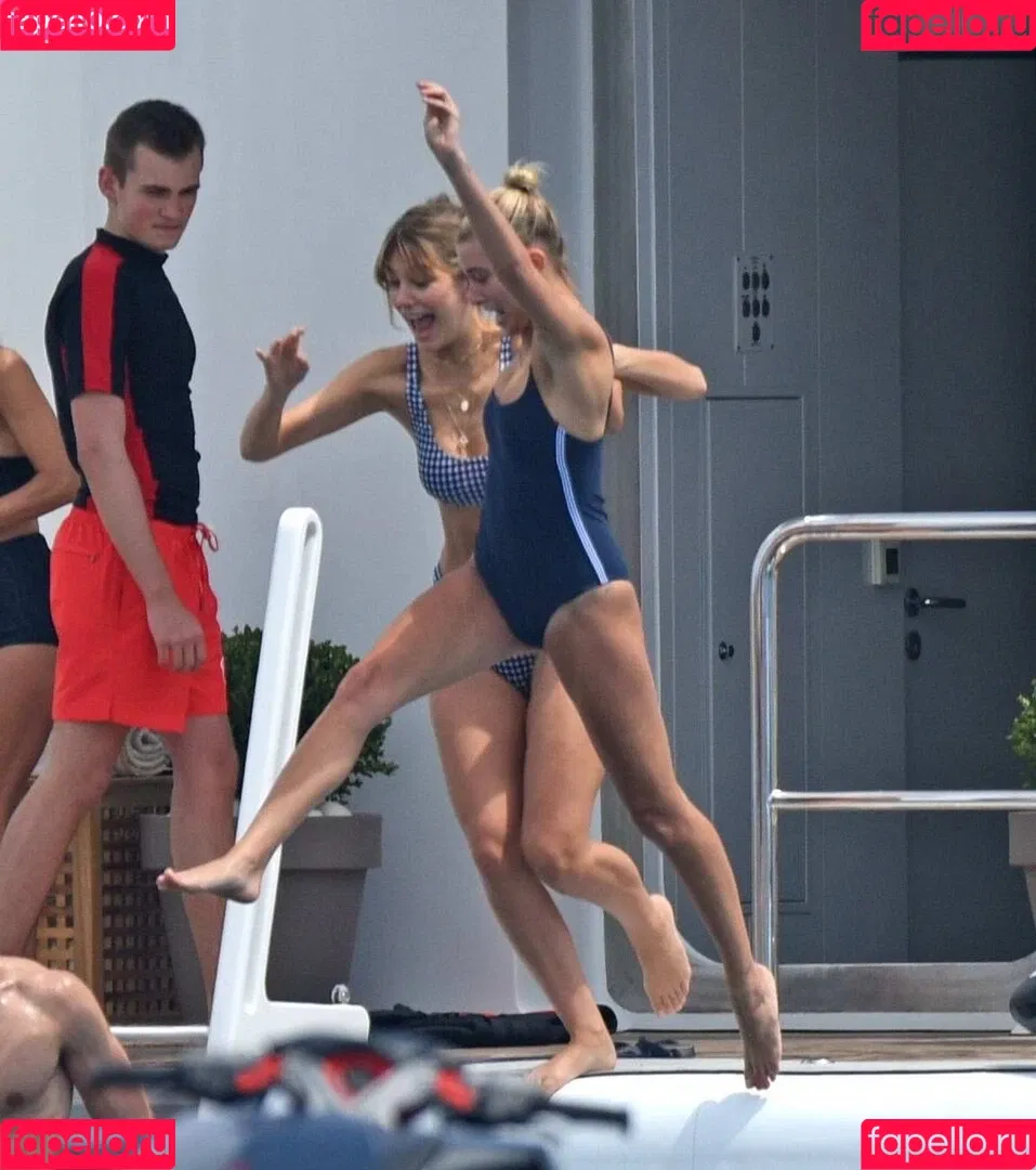 Hailey Bieber / baldwin / haileybieber Onlyfans Photo Gallery 