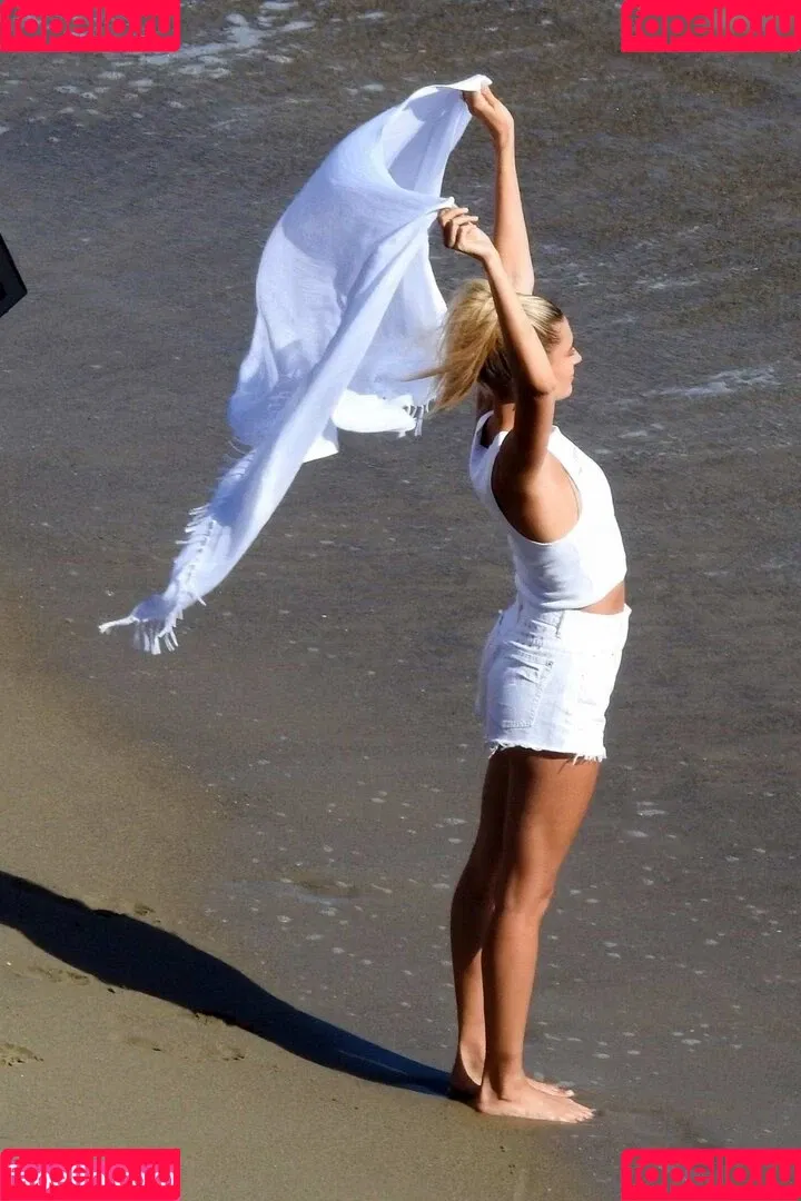 Hailey Bieber / baldwin / haileybieber Onlyfans Photo Gallery 