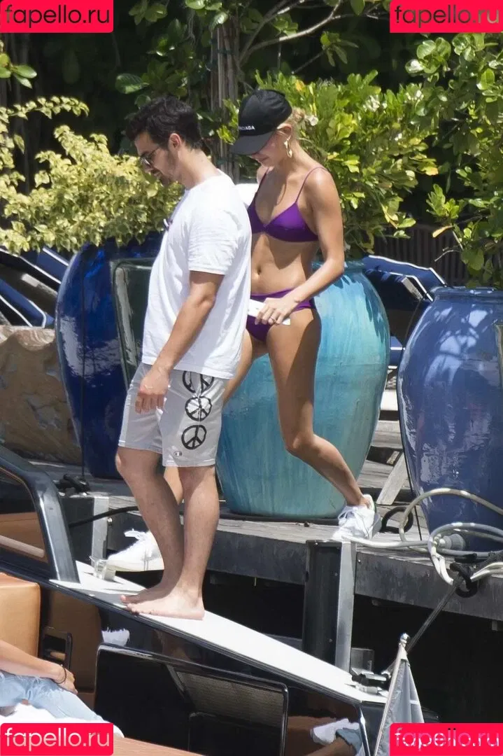 Hailey Bieber / baldwin / haileybieber Onlyfans Photo Gallery 
