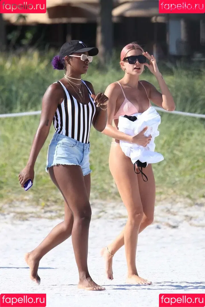 Hailey Bieber / baldwin / haileybieber Onlyfans Photo Gallery 