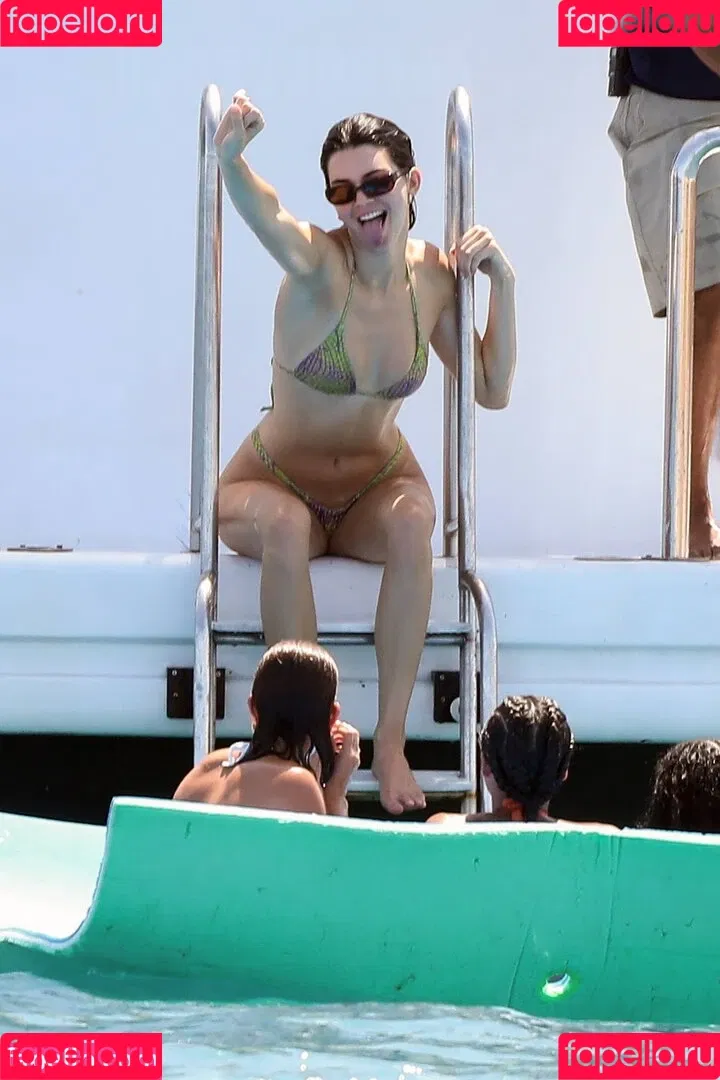 Hailey Bieber / baldwin / haileybieber Onlyfans Photo Gallery 