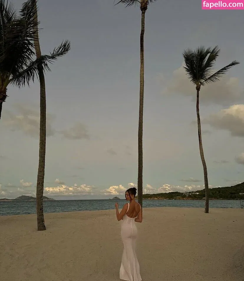 Hailey Bieber / baldwin / haileybieber Onlyfans Photo Gallery 