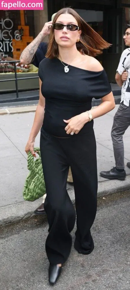 Hailey Bieber / baldwin / haileybieber Onlyfans Photo Gallery 