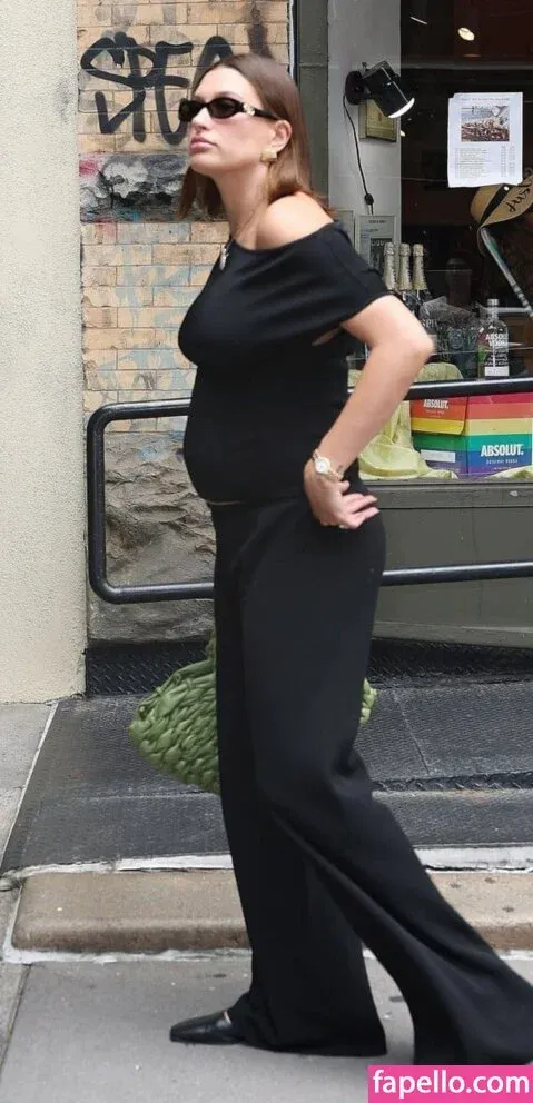 Hailey Bieber / baldwin / haileybieber Onlyfans Photo Gallery 