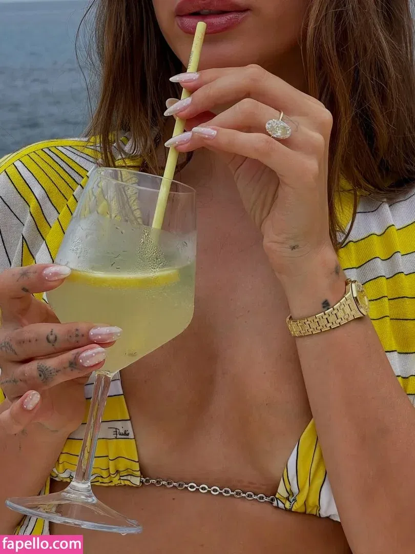 Hailey Bieber / baldwin / haileybieber Onlyfans Photo Gallery 