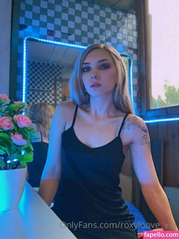 mayberoxy / roxyloove_vip Onlyfans Photo Gallery 