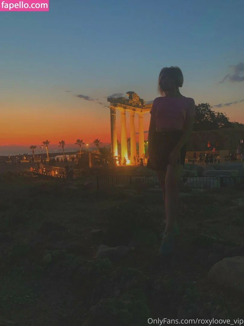 mayberoxy / roxyloove_vip Onlyfans Photo Gallery 